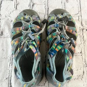 Keen Outdoor Hiking Water Shoes Kids Size Two Unisex Logo Bungee Adjustable